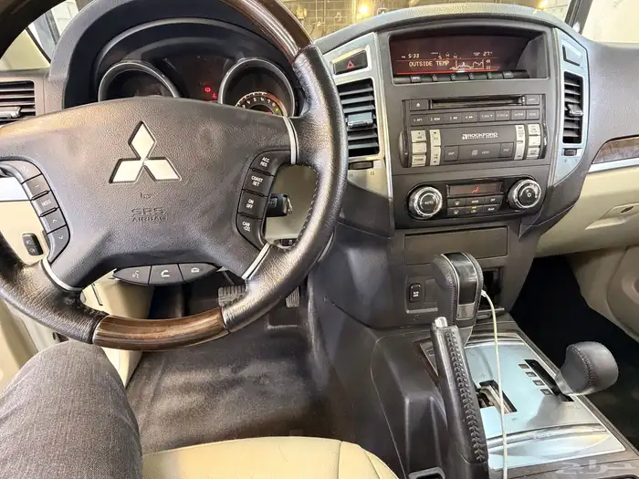 للبيع باجيرو 2015 30