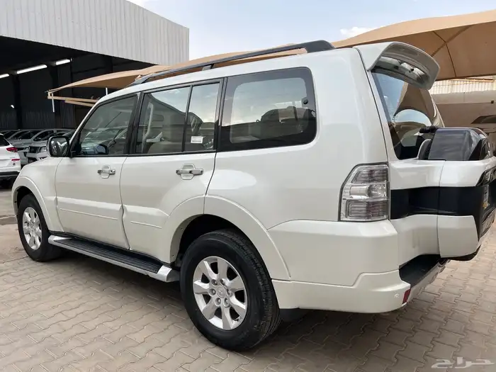 باجيرو 2022 بنزين فل كامل نظيف جدا لدى قمة الاطلال 18