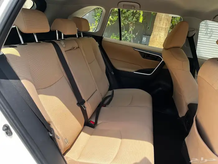 تويوتا رافور بنزين دبل موديل 2022 13