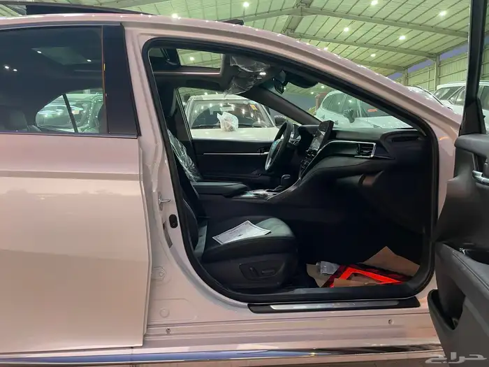 تويوتا كامري 2024 فل لومير وارد الصين ( بنزين ) 4 سلندر 21