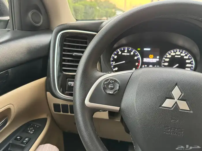 ميتسوبيشي اوتلاندر 2020 7مقاعد 15