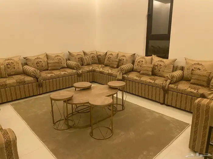 كنب للبيع الكنب الأبيض 3كبر 2صغر 0