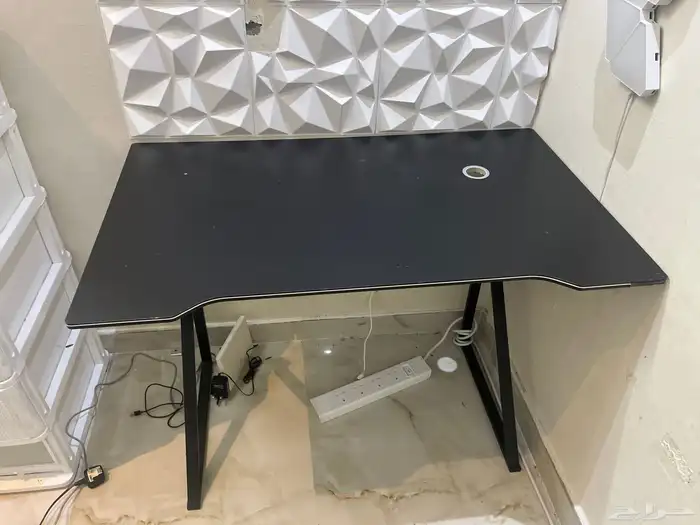 طاولة قيمنق او للدراسه نظيفه 1