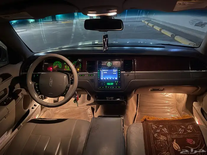 Lincoln Town Car   Executive (لارج) 33