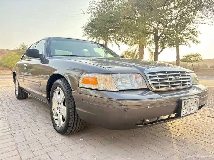 كراون فكتوريا بوليسي 2006 ممشى قليل 1