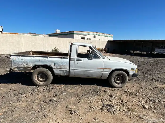 هايلكس83مشروطه من كل شي 1