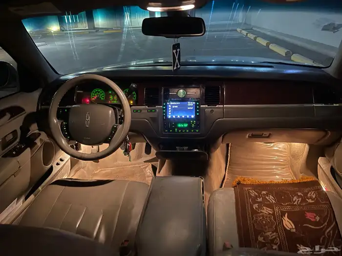 Lincoln Town Car   Executive (لارج) 32