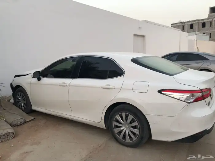 كامري 2018 للبيع مصدومه صدمه خفيفه 6