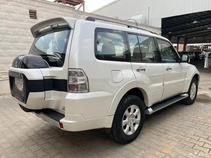 باجيرو 2022 بنزين فل كامل نظيف جدا لدى قمة الاطلال 9