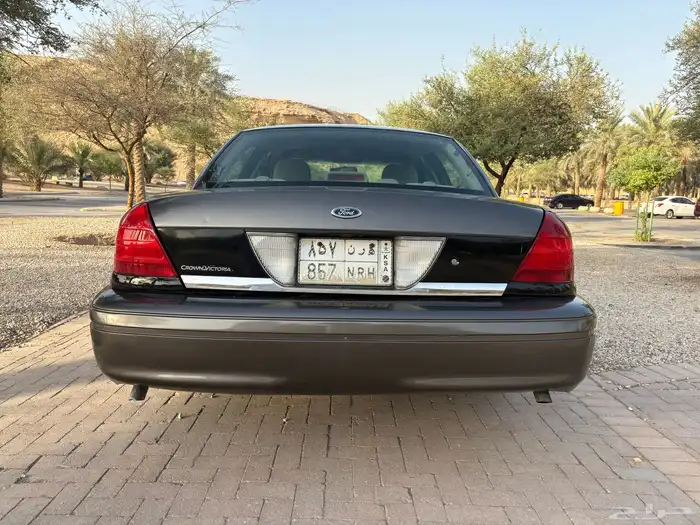 كراون فكتوريا بوليسي 2006 ممشى قليل 5