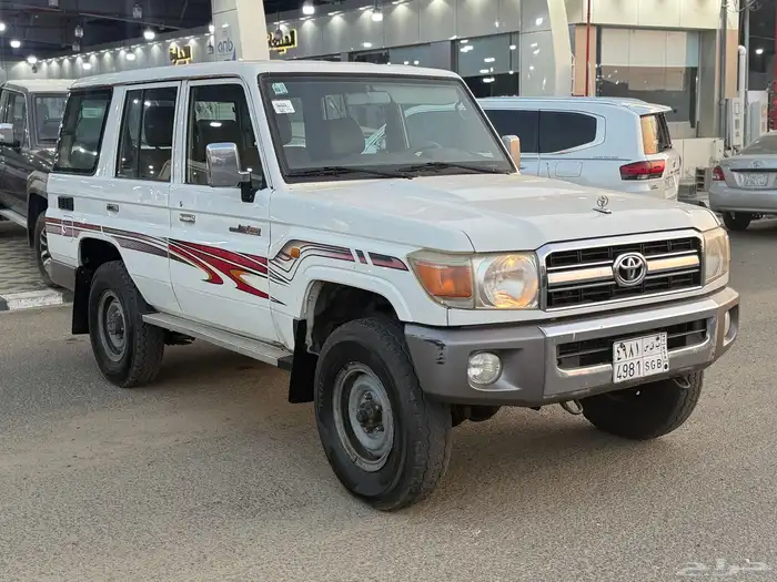 جيب 2011 سعودي ماشي 245 الف 5 أبواب 1