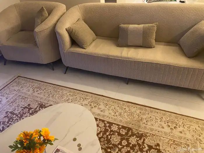 كنب للبيع الكنب الأبيض 3كبر 2صغر 1