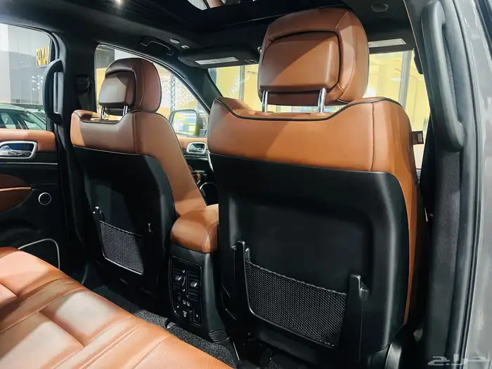 جيب جراند شروكي ساميت 2021 (بحالة الوكالة) 15