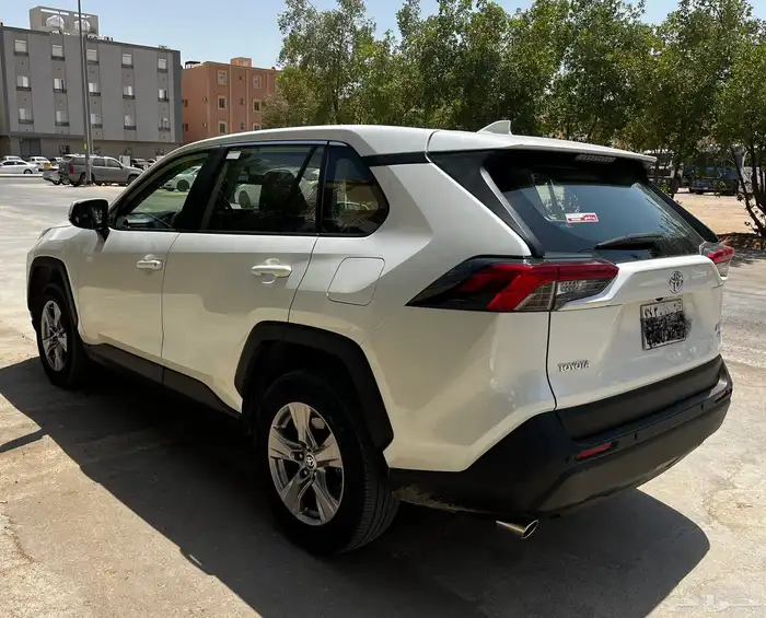 تويوتا رافور بنزين دبل موديل 2022 4