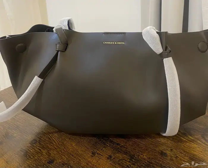 شنطة تشارلز اند كيث 1