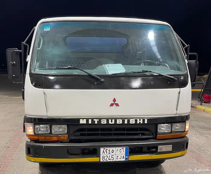 وايت ميستوبيشي كانتر موديل 2002 4