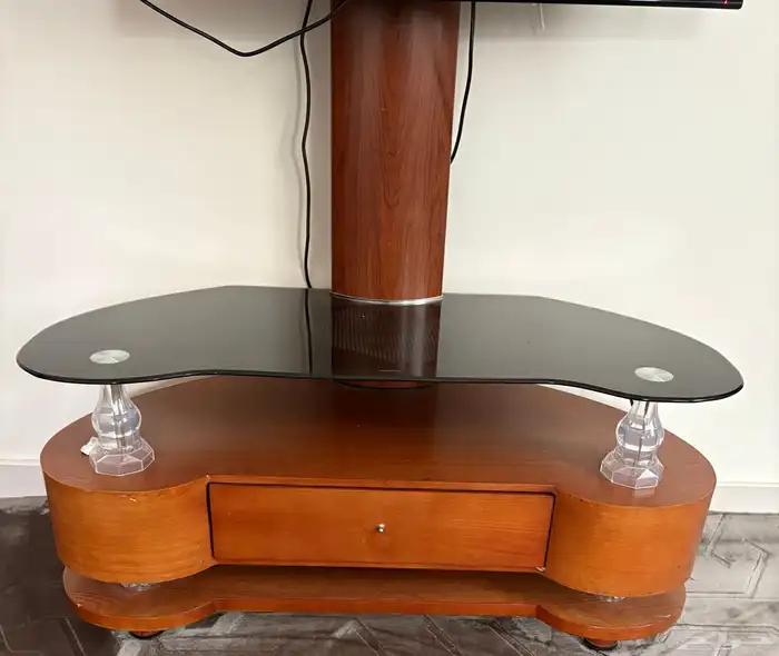 شاشه دانسات مع الطاوله 0