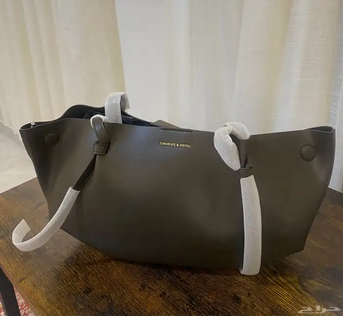 شنطة تشارلز اند كيث كالا calla 2