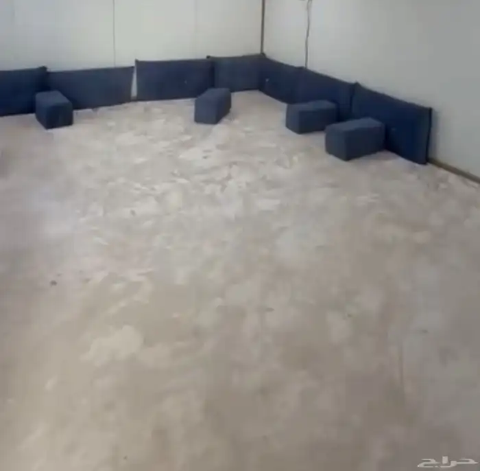 كنب ارضي نظيف وجديد مع الفرشة 0