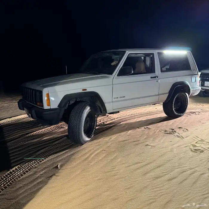 جيب شيروكي موديل 2000 باب واحد 0