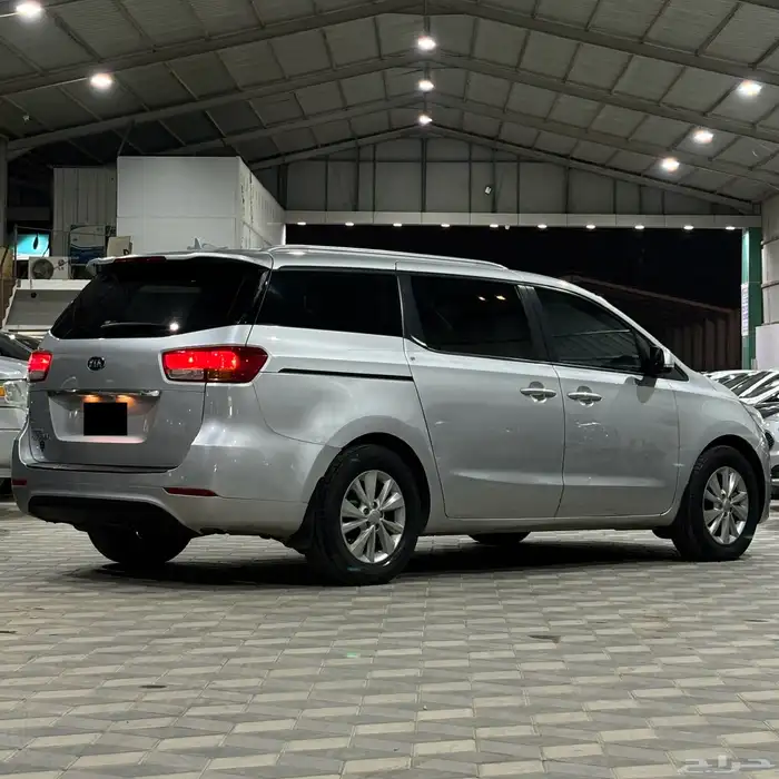 كيا كرنفال 2016 عائليه ثلاث صفوف 5