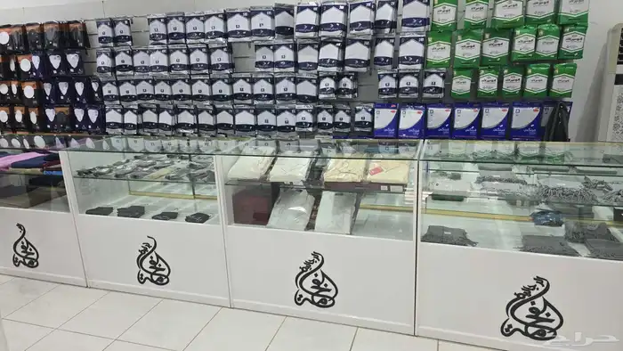 طاولات عرض للبيع العدد 15 طاولة شبه جديده 2