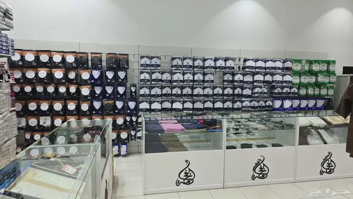 طاولات عرض للبيع العدد 15 طاولة شبه جديده 3