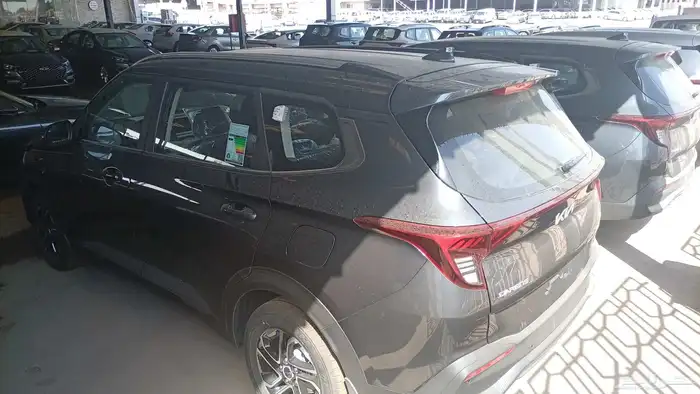 كيا كارينز LX موديل 2025 7