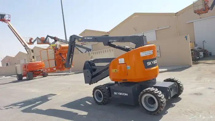 تأجير رافعات شوكيه وكرينات ومان لفت وسيزر لفت وبكلين يومي 4