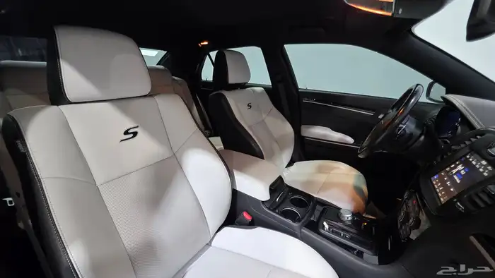 كرايزلر C300s فل 2021 14