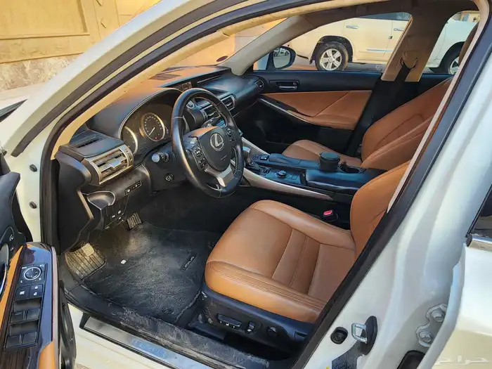 لكزس is350 ممشي 288 الف  2015 10