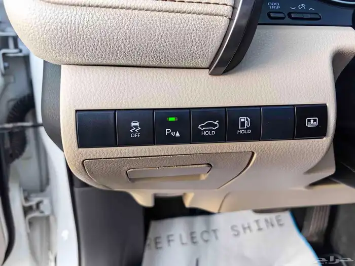 تويوتا كامري هايبرد GLE فل اوبشن موديل 2019 م 17