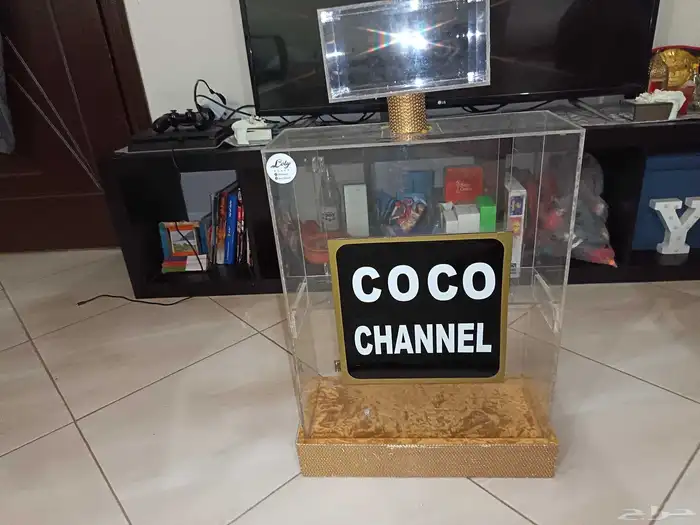 استاند عطور على شكل عطر كوكو تشانيل 0