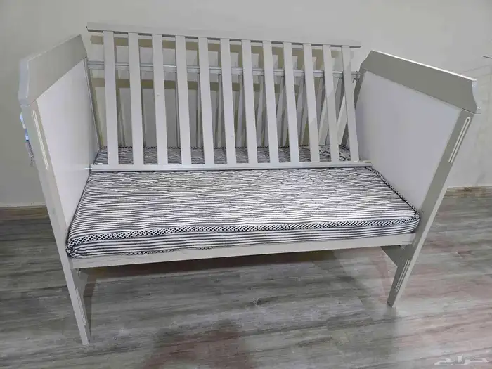 سرير اطفال مع كرسي سيارة 1