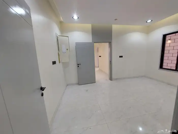 للبيع شقه تمليك أرضية نظم دبلكس مخطط 91جديدة 6 غرف وصالة وس 3