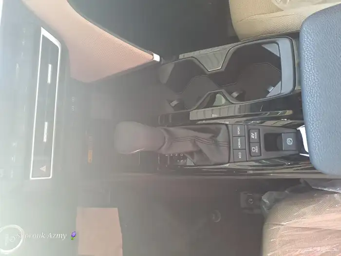 تويوتا كاميري LE نص فل هيبر موديل 2025 5