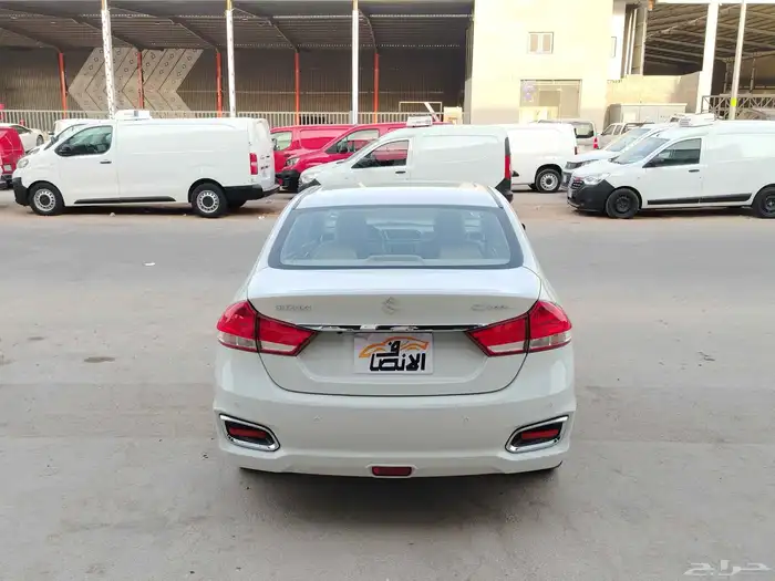 سوزوكي سياز 2023 4