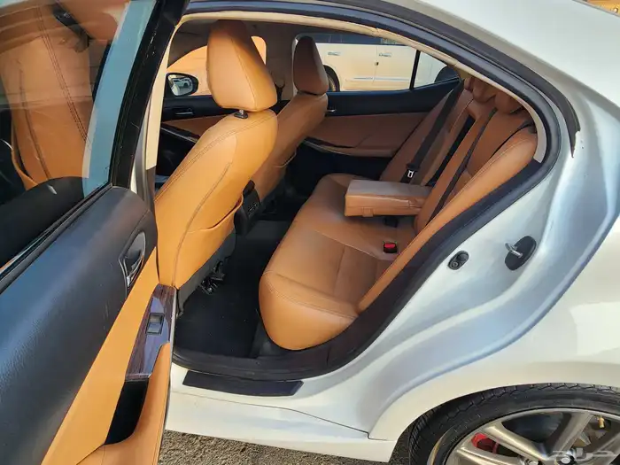 لكزس is350 ممشي 288 الف  2015 11