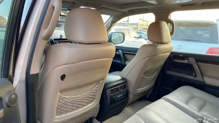 تويوتا لاندكروزر في اكس ار نظيف بريمي 2010 12