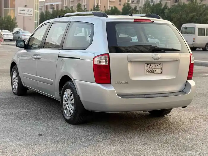 كيا كارنيفال 2015 اتوماتيك نضيف 8