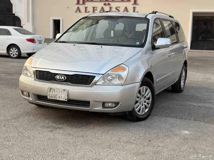 كيا كارنيفال 2015 اتوماتيك نضيف 0