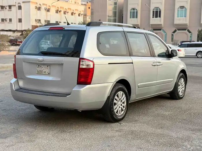 كيا كارنيفال 2015 اتوماتيك نضيف 6