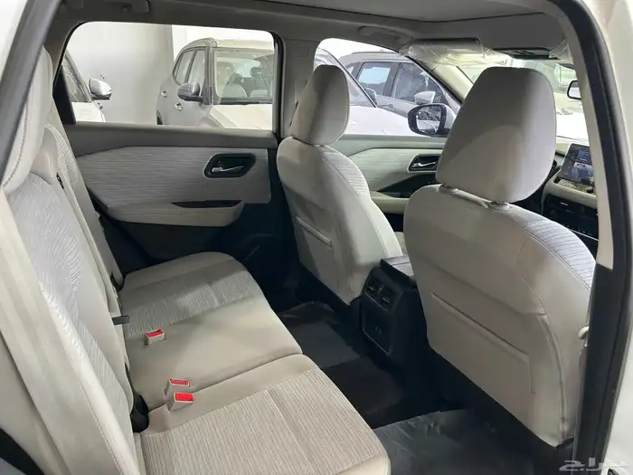 نيسان اكستريل 7 مقاعد SV بلس 2023 عداد 23 آلف كيلو 9