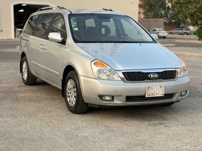 كيا كارنيفال 2015 اتوماتيك نضيف 7