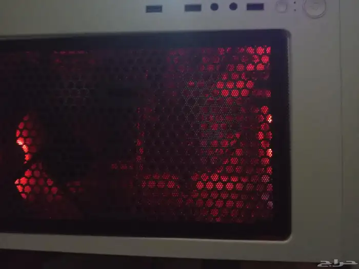 للبيع كمبيوتر قيمنق كامل   شاشة   ماوس   كيبورد   فقط ب 3