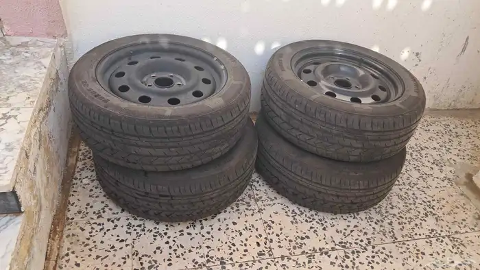 اربع كفرات شبه جديده وأربع جنوط تاريخ جديد 2025 1