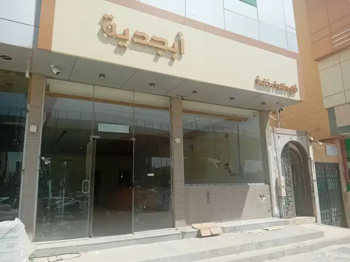 تنفيذ لوحات محلات تجارية حروف بارزة مضيئة 4