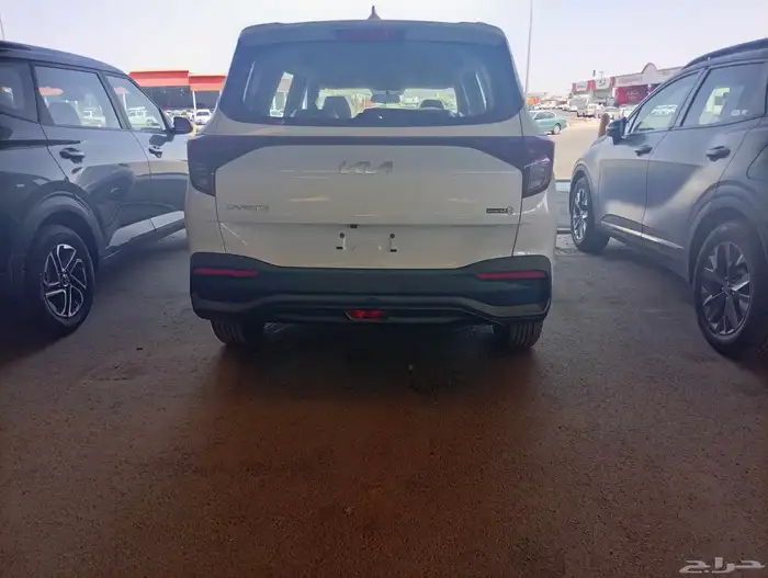 كيا كارينز LX موديل 2025 9