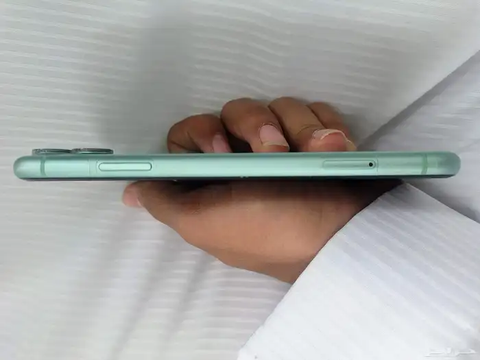 ايفون 11 عادي 4