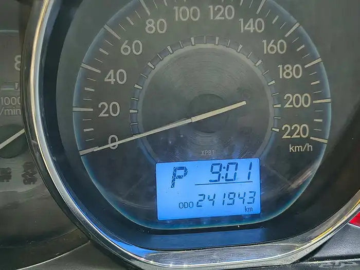 Toyota Yaris model 2017 ODO 242000 kilomitar full automatic 4